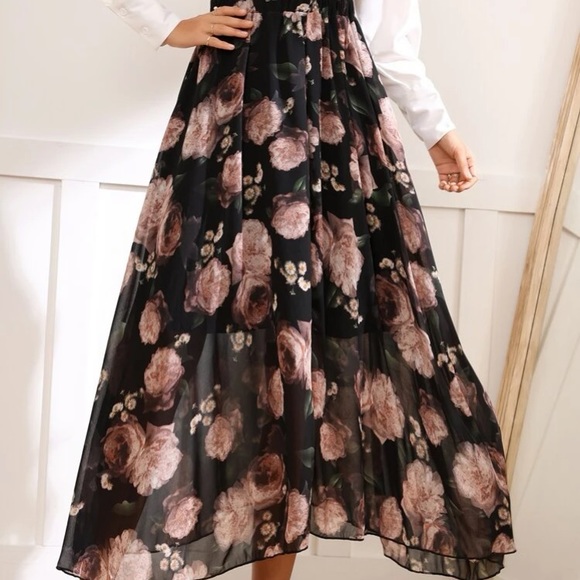 Black and Pink Flared Floral Skirt in L - Picture 3 of 4